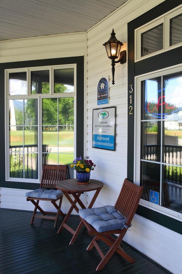 Courthouse Inn Revelstoke Exterior foto